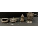 A silver christening cup, Birmingham 1977, 2.43ozt; four piece silver cruet set, open salt,