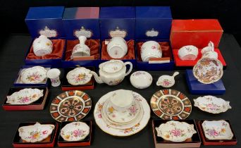Royal Crown Derby - Posies pattern table ware inc three piece tea set, teapot, milk jug and sugar