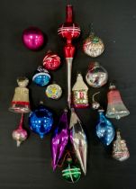 Vintage Christmas tree decorations in silver, red and blue, approx.18 (qty)