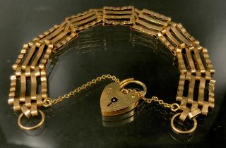 A 9ct gold four bar gate bracelet, padlock clasp, 9,4g