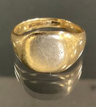 A 9ct gold signet ring, size Q, 7.1g