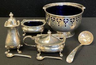 A Mappin and Webb three piece silver cruet set, Birmingham, c.1959; sugar bowl, approx.451.4g (4)