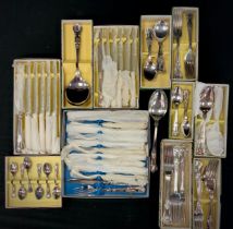 Flatware - a Pinder Bros Kings pattern canteen for six, inc dinner knives and forks, side forks,