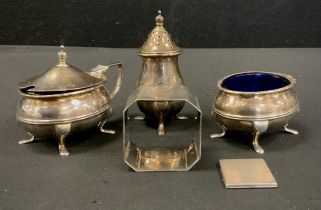 Silver - a Walker & Hall silver three piece crust set, salt, pepper and mustard, Birmingham 1927,