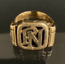 An Initial signet ring, P N entwined above black panel, yellow metal shank, stamped 585, size V,