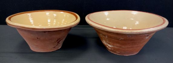 A graduated pair of late 19th/early 20th century pancheon bowls, 41cm and 36cm diameters (2)