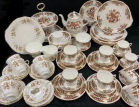 Teaware - A Colough 'Royale' pattern table service for four including; a tea pot, milk jug, sugar,