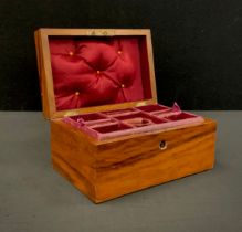 A walnut jewellery box, fitted interior, 10.5cm x 19.7cm x 13cm