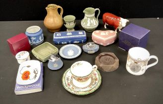 Wedgwood jasperware including lidded trinket boxes, Copeland Spode ‘Chinese Rose’ tea cup trio,