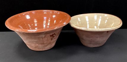 A graduated pair of late 19th/early 20th century pancheon bowls,52cm dia and 42cm (2)