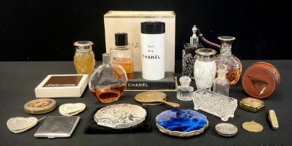 Ladies accessories - Perfume bottles/compact mirrors including; Worth Paris Lalique Paris, silver