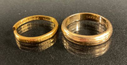 A 22ct gold wedding band (cut), 2.5g; a 14ct gold wedding band, marked 14k W Art Carved, Jan 13 1950