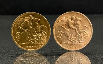 A pair of George IV half sovereigns, London mint, 1914, 8g (2)