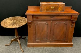 A Victorian mahogany Chiffonier Sideboard, 91.5cm high x 105cm wide x 40cm deep; Victorian