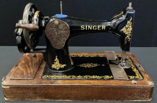 Singer hand crank sewing machine, F3294276,c.1917