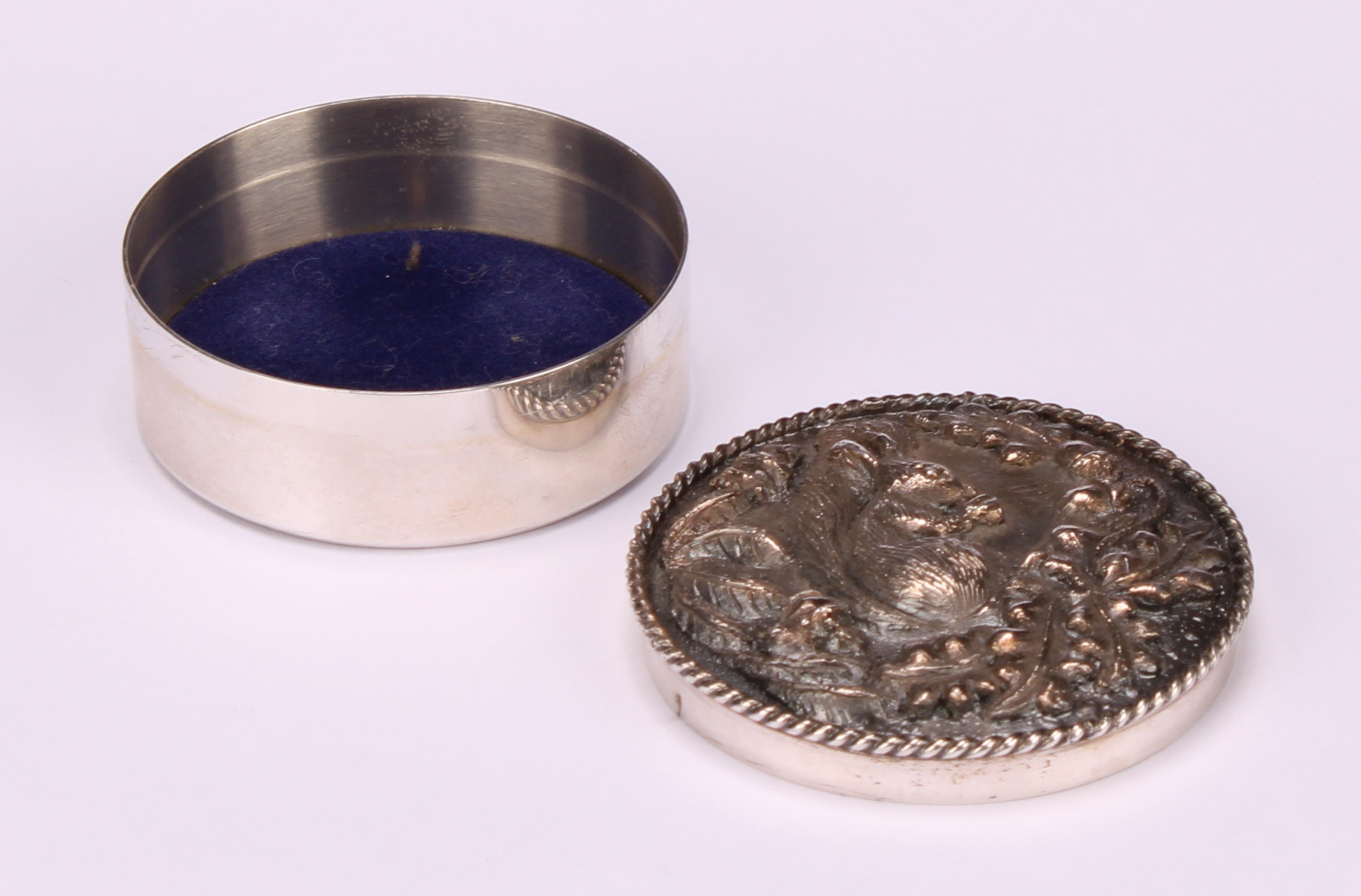 An Elizabeth II silver circular trinket box, the push-fitting cover in relief with a squirrel, - Image 4 of 5