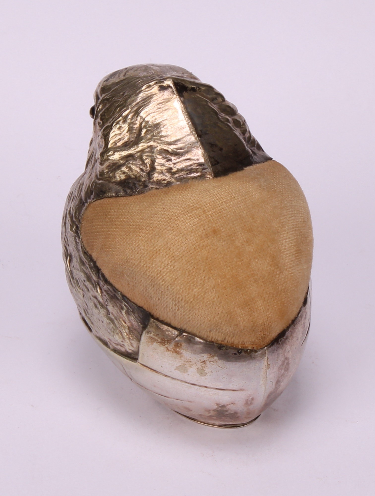 A large Edwardian novelty EPNS pincushion as a chick in a partial egg shell, 6cm high - Image 4 of 5