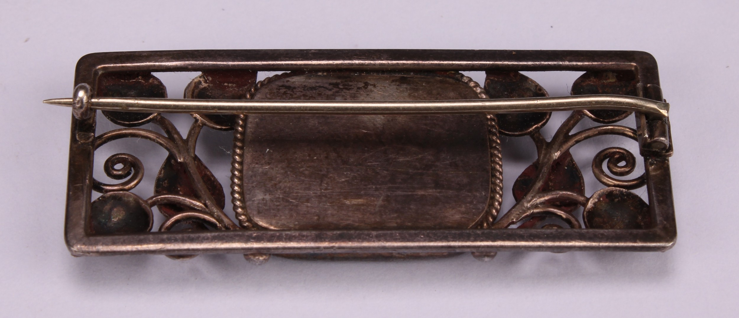 An Art & Crafts silver brooch, rectangular leafy pierced frame set with a single irregular - Image 3 of 3