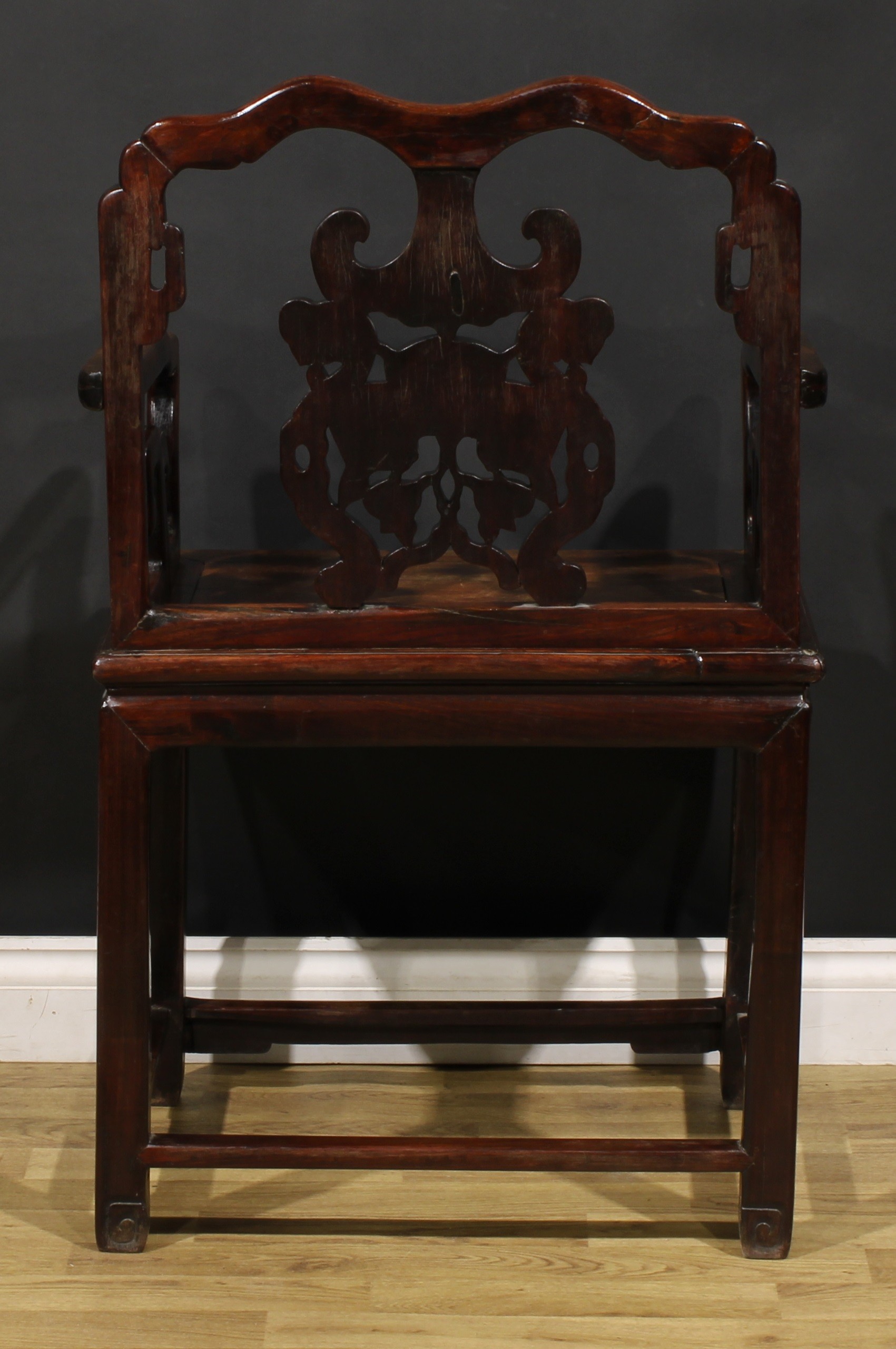 A pair of Chinese hardwood taishi armchairs, each with a shaped back carved with ruyi scepters, - Image 5 of 9