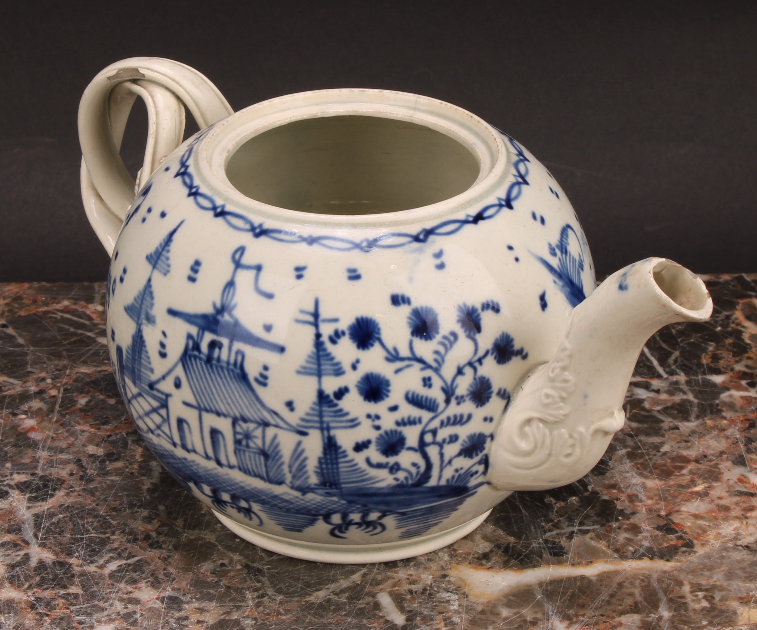 An 18th century Staffordshire pearlware globular teapot, painted in underglaze blue with a - Bild 3 aus 10