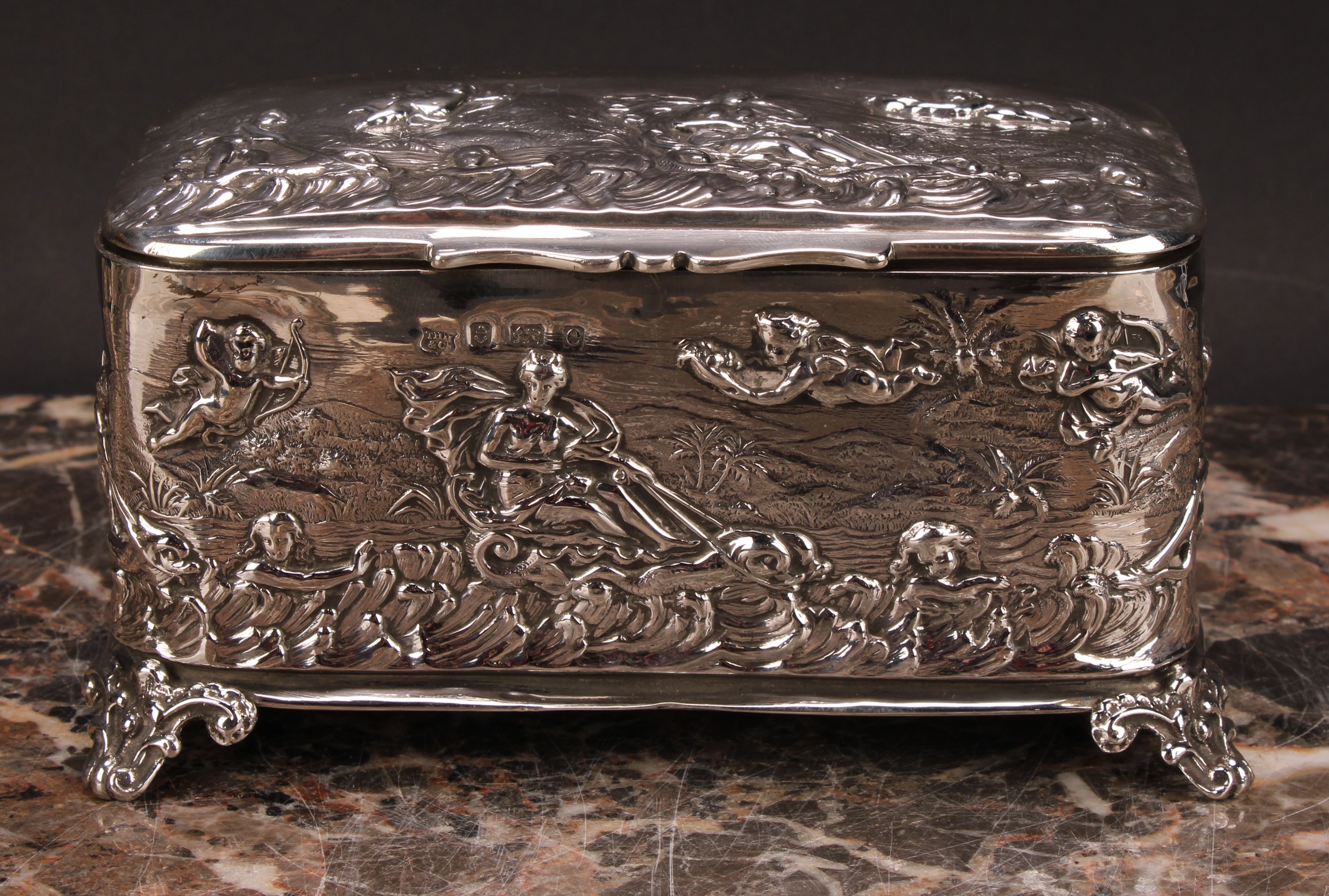 An Edwardian silver rounded rectangular casket, embossed after the antique with Venus in a chariot - Image 2 of 7