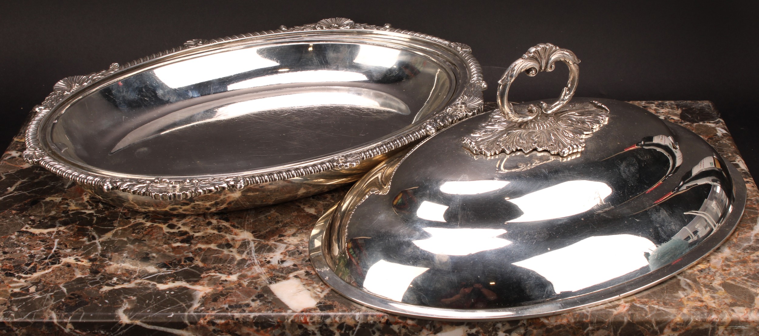 A George III silver oval vegetable dish, ogee cover with leafy loop handle, enclosing a detachable - Image 3 of 4