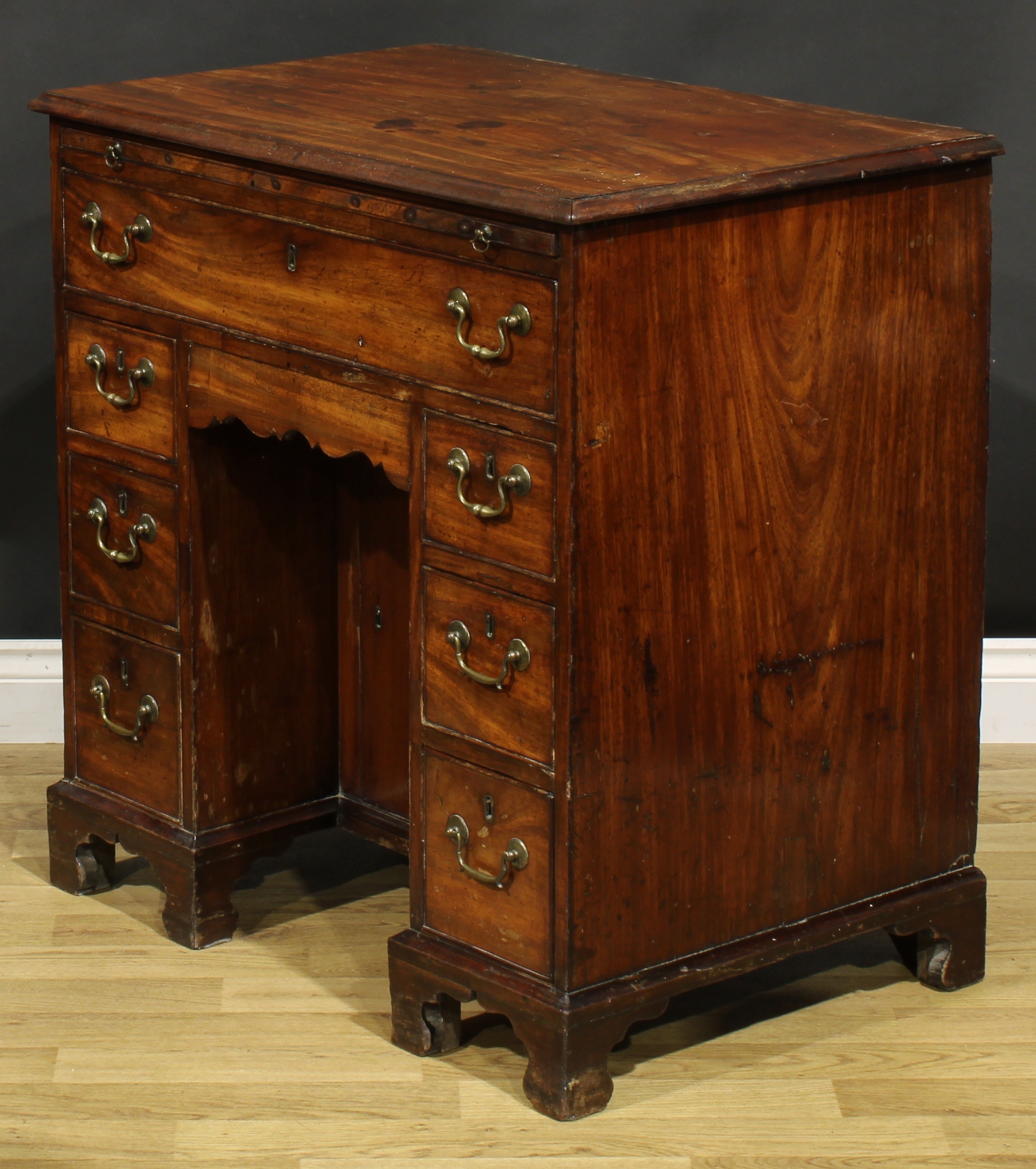 A George III mahogany kneehole desk, the ovolu moulded top above a brushing slide, axe head handles, - Image 7 of 8