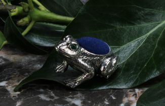 A sterling silver novelty pin cushion, as a frog, 3cm long