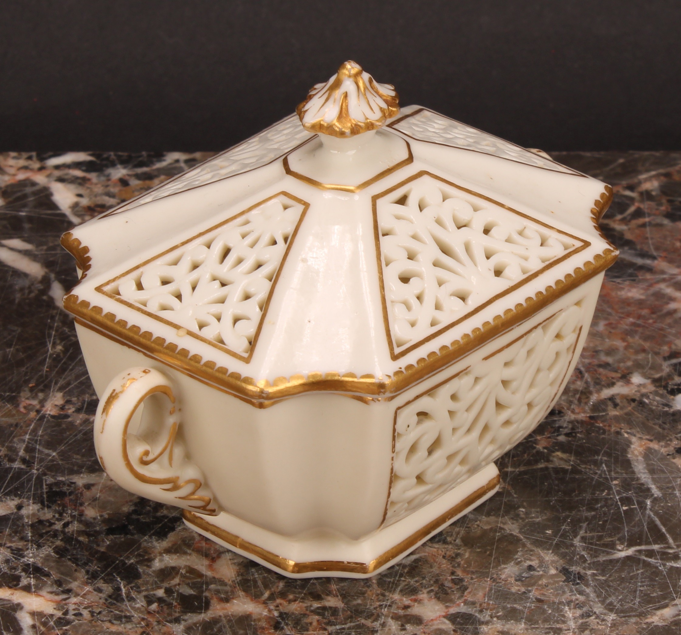 A Graingers Worcester reticulated two handled shaped rectangular box and cover, gilt line borders, - Image 3 of 6