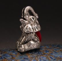 A sterling silver novelty pin cushion, as an elephant, 4.5cm high