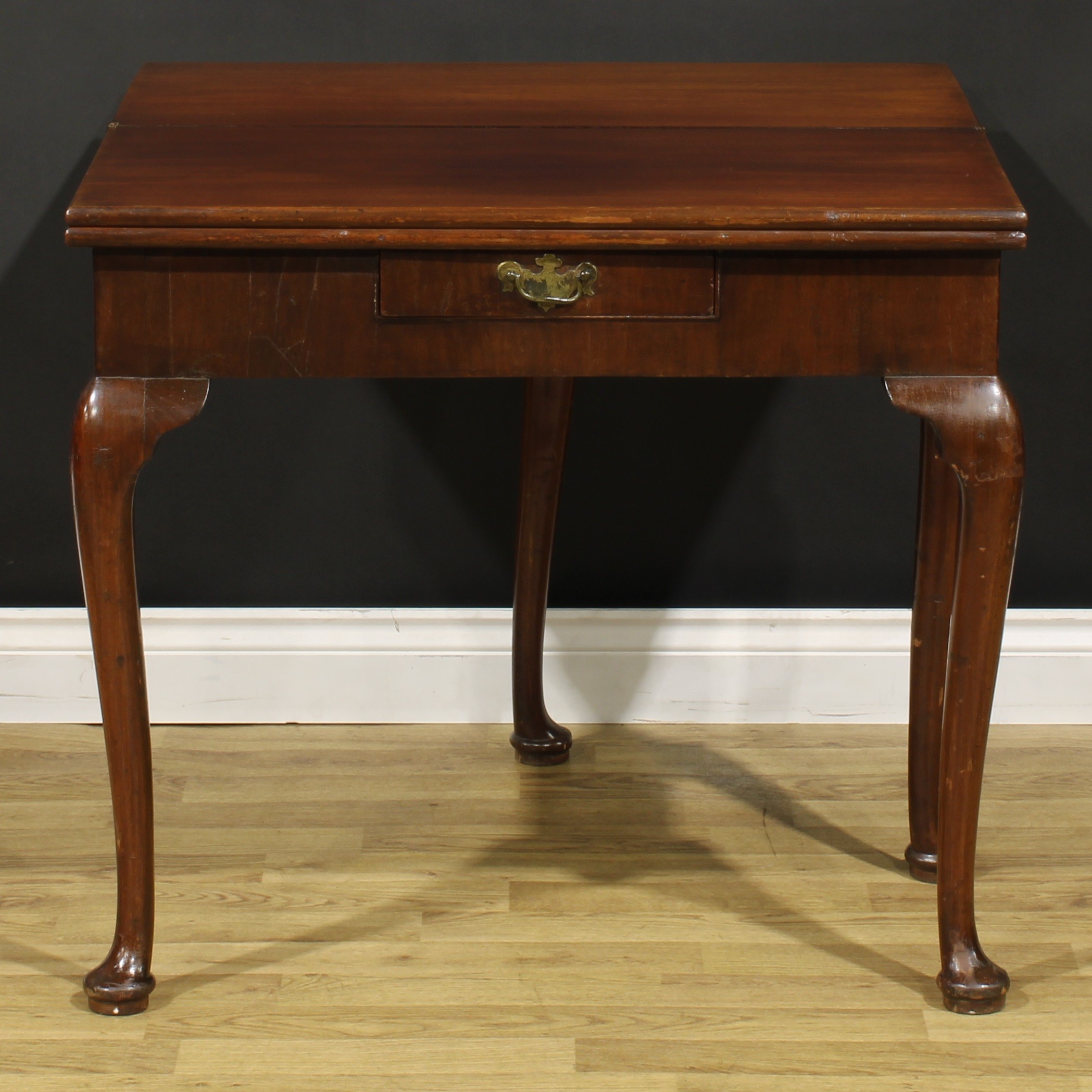 A George II mahogany double-top tea and card table, hinged top enclosing an open plateau and a baize - Image 2 of 7