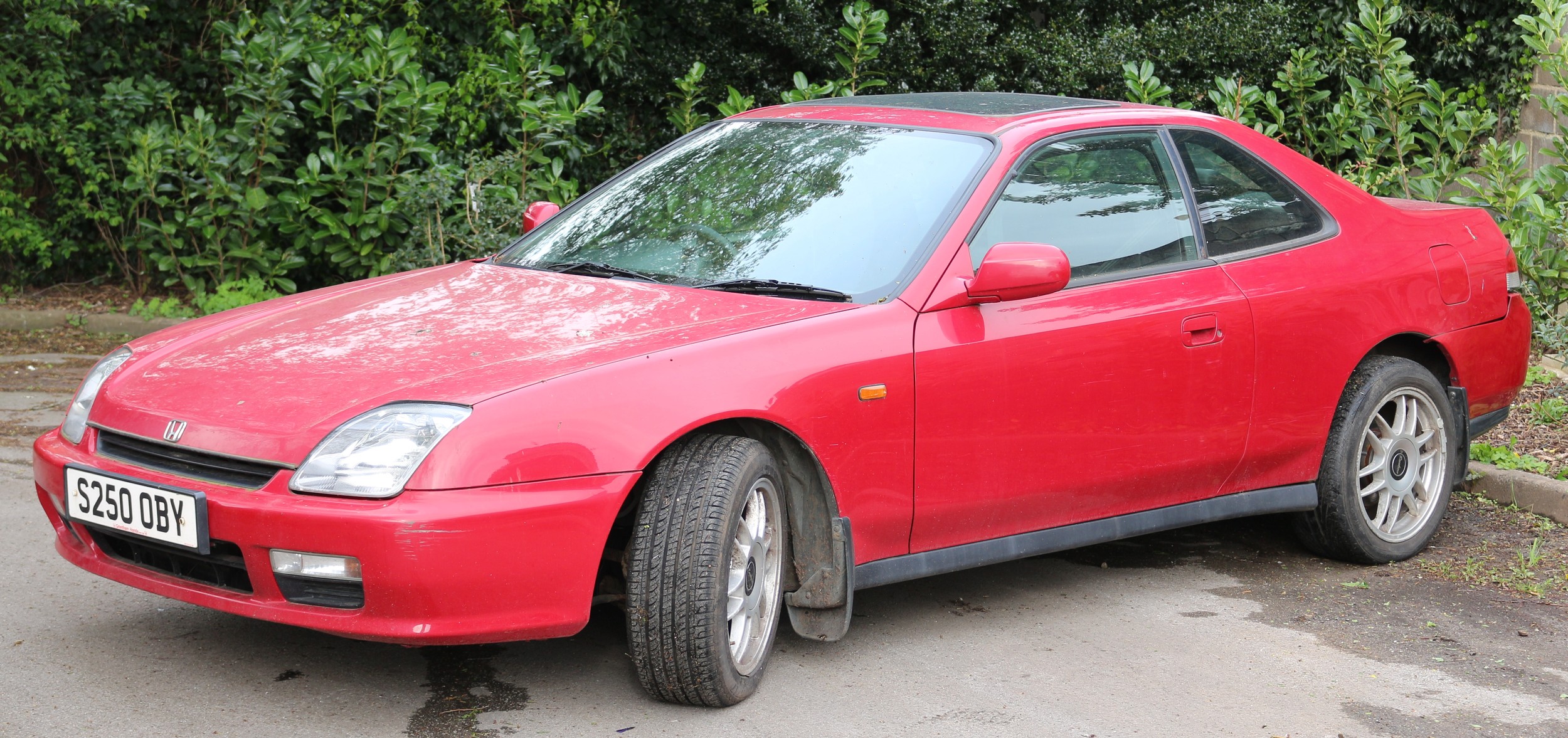 A Honda Prelude 2.0I two door saloon car in red, registration S250OBY, petrol, four speed - Image 2 of 9