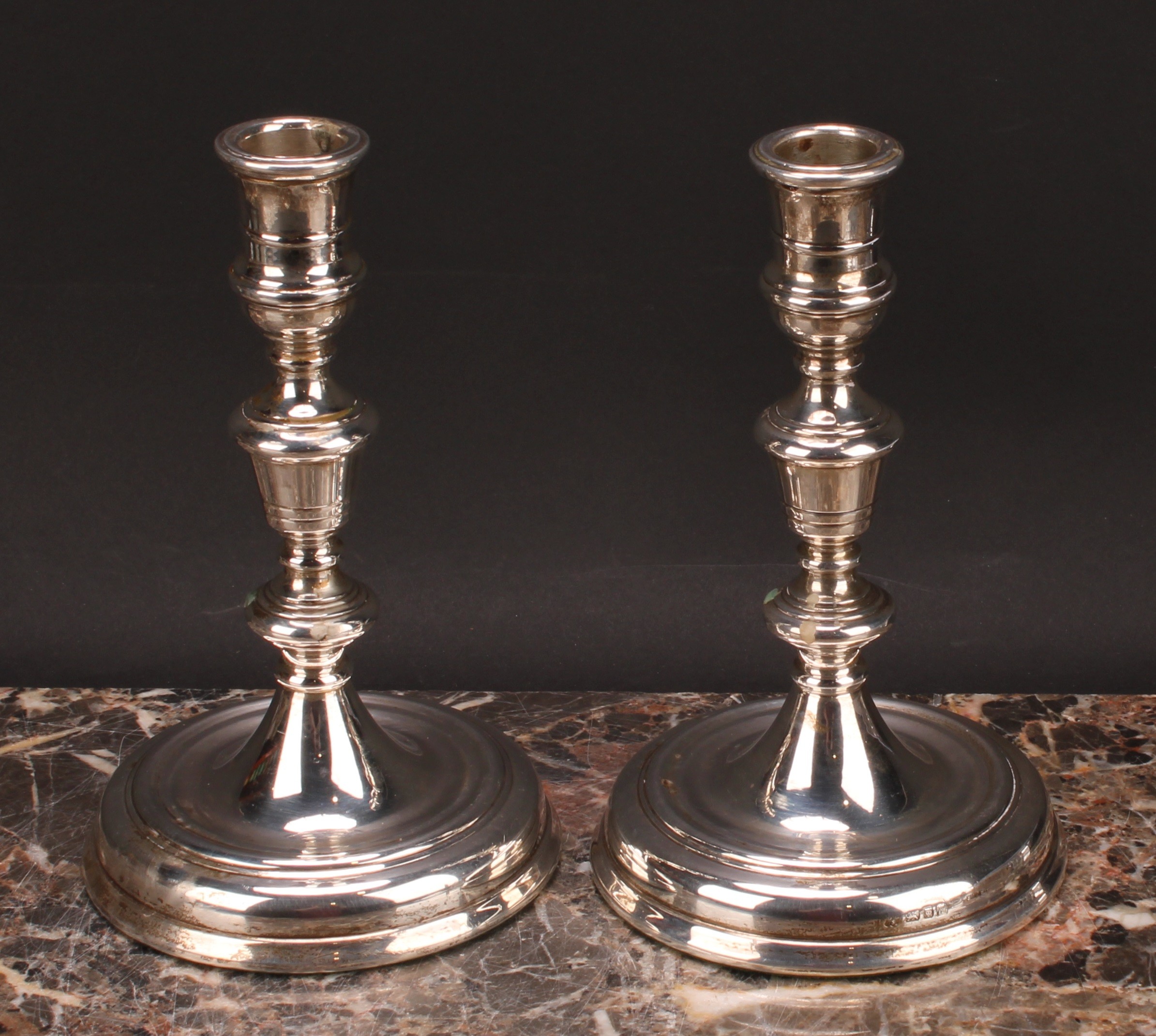 A pair of George I style silver table candlesticks, knopped pillars, dished bases, loaded, 18.5cm - Image 2 of 6