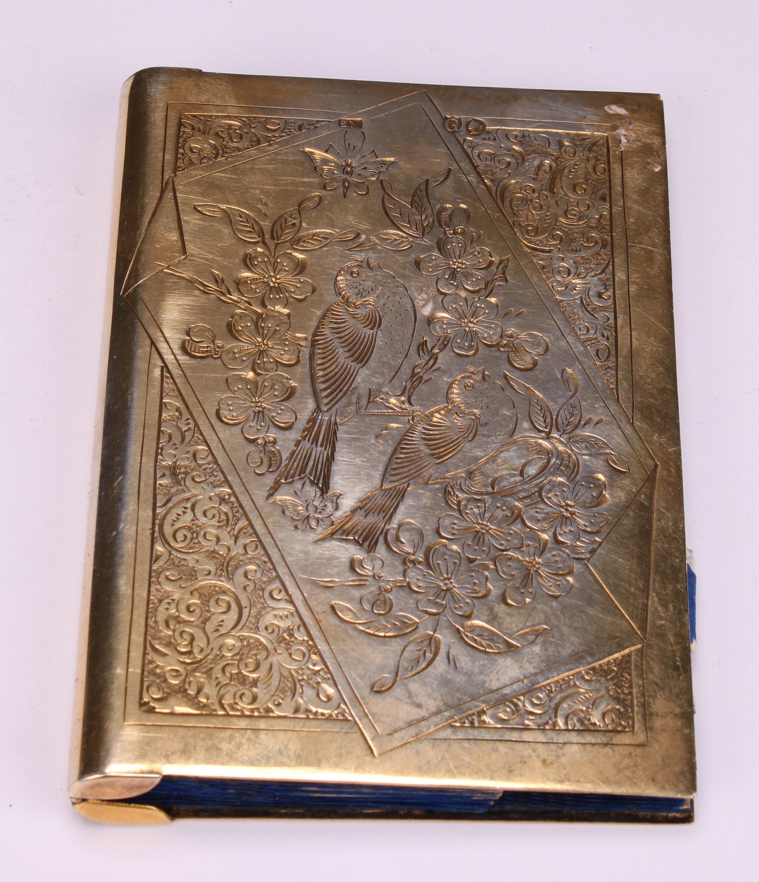 A Victorian Aesthetic Movement silver-gilt rectangular card case, engraved with birds, blossom and - Image 4 of 5