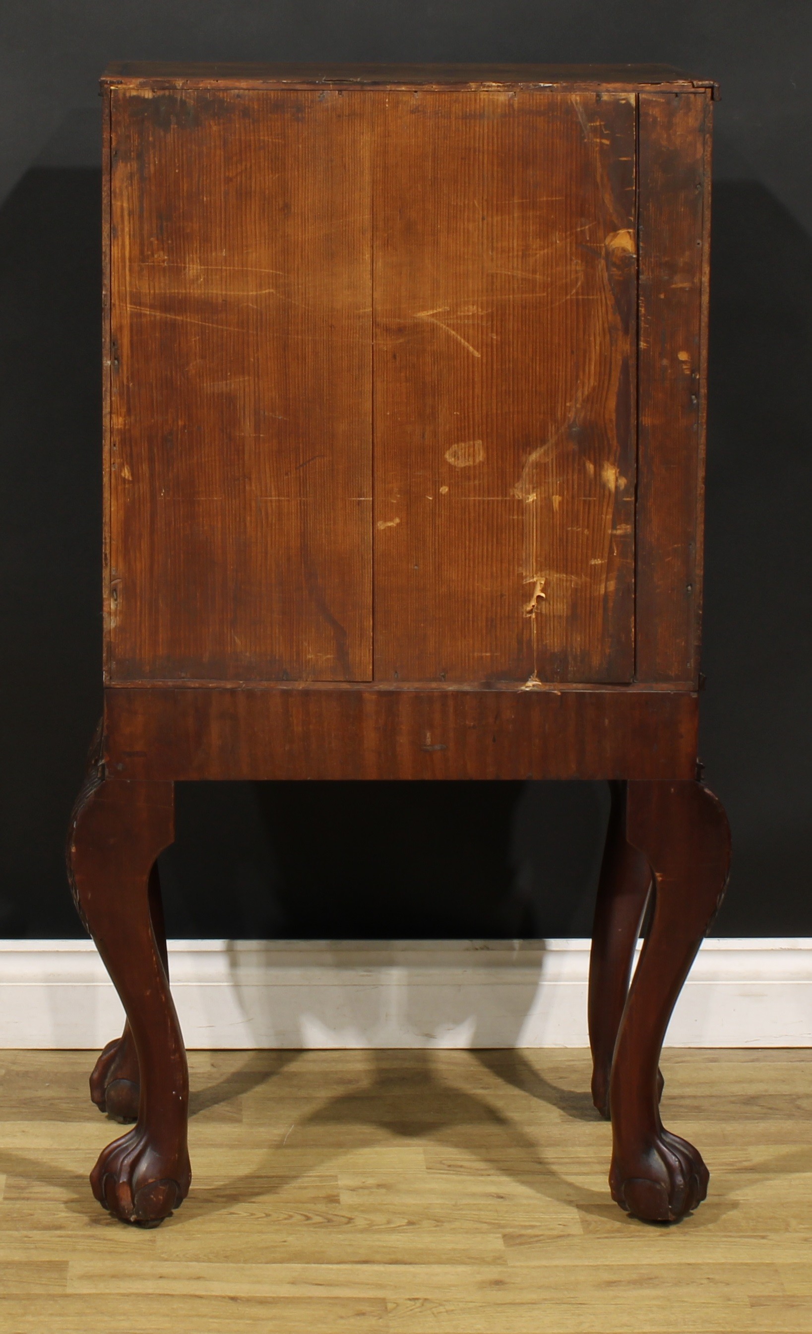 A 19th century Irish mahogany connoisseur’s enclosed collector’s specimen cabinet, rectangular top - Image 5 of 5