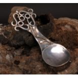 A Modernist silver caddy spoon, 10.5cm long, maker JEB, London 1989