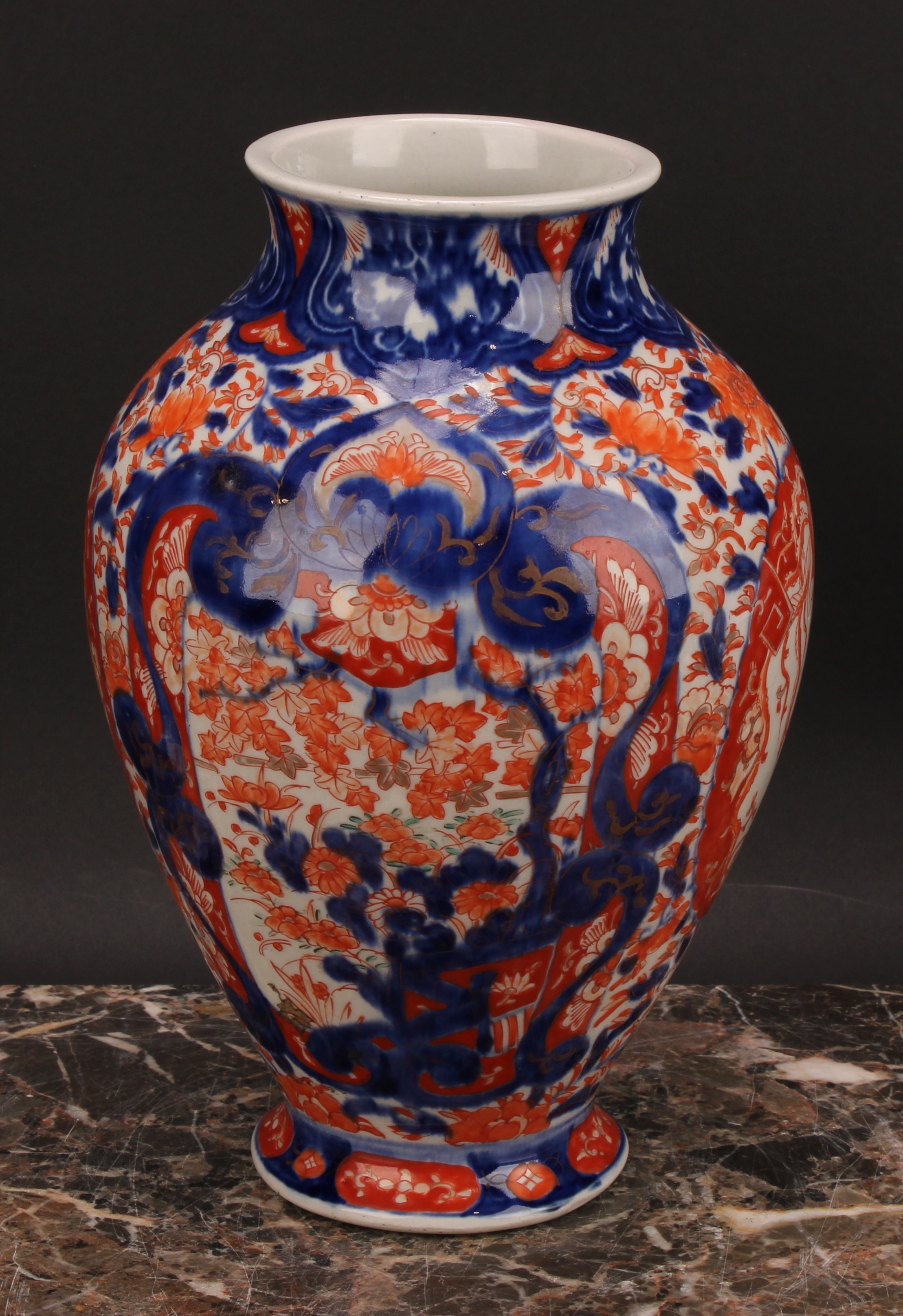 A Japanese ovoid vase, painted in the Imari palette, 24.5cm high, Meiji period - Image 2 of 5