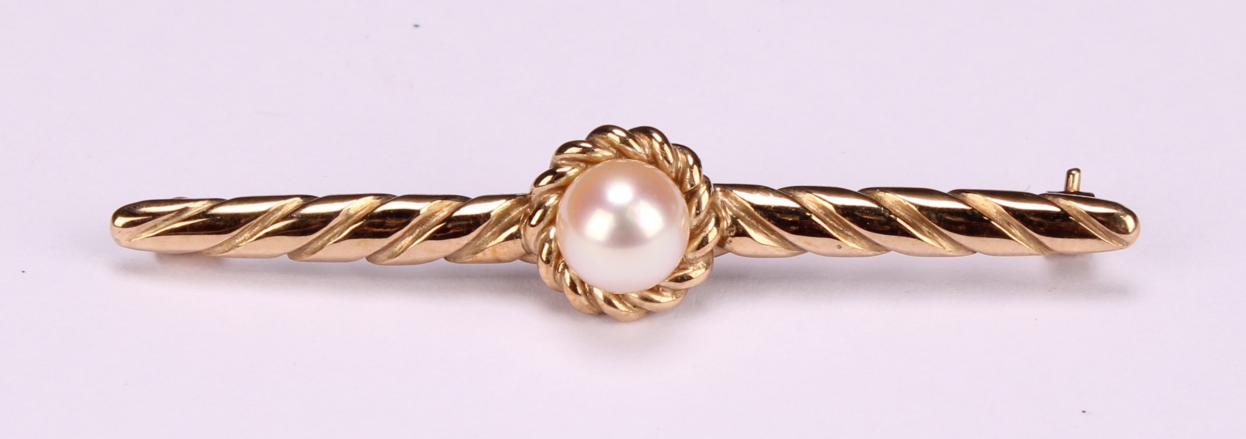 A 9ct gold and pearl tie pin, the central cultured pearl set within a rope twist circular border - Image 2 of 4