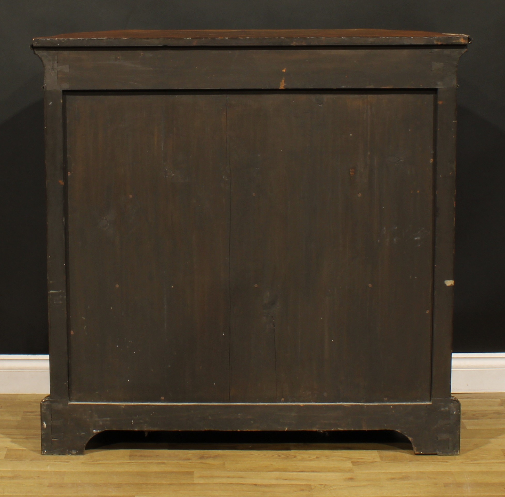 A Victorian gilt metal mounted rosewood crossbanded walnut credenza, oversailing top above a - Bild 4 aus 4