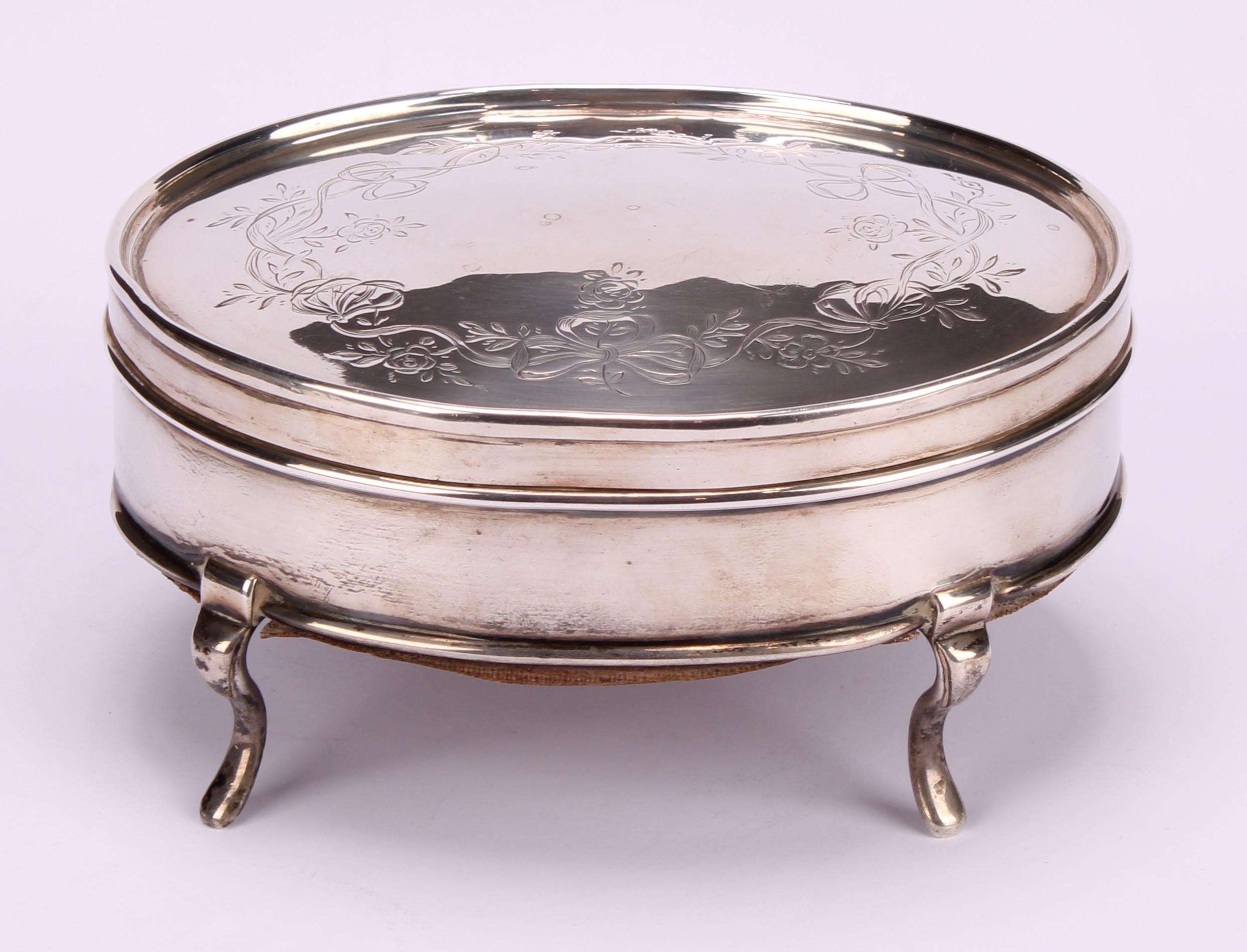 An Edwardian silver oval jewellery box, hinged cover engraved with ribbon-tied flowering swags, - Image 2 of 5