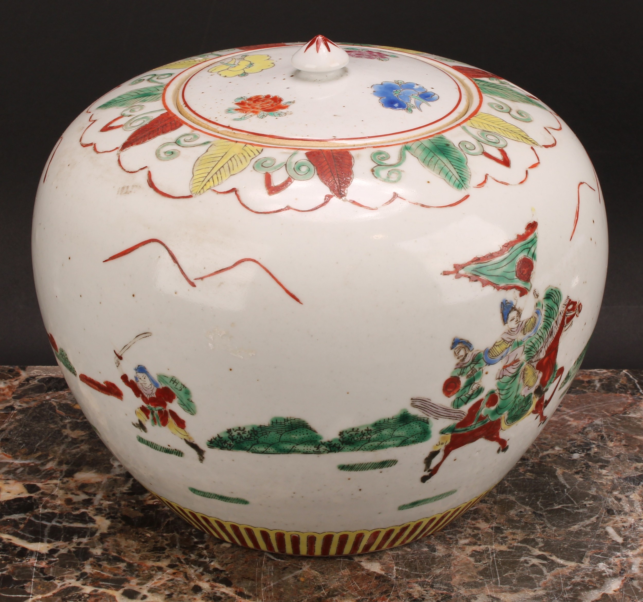 A pair of Chinese ovoid ginger jars and covers, decorated in polychrome with figures in battle, four - Image 5 of 12