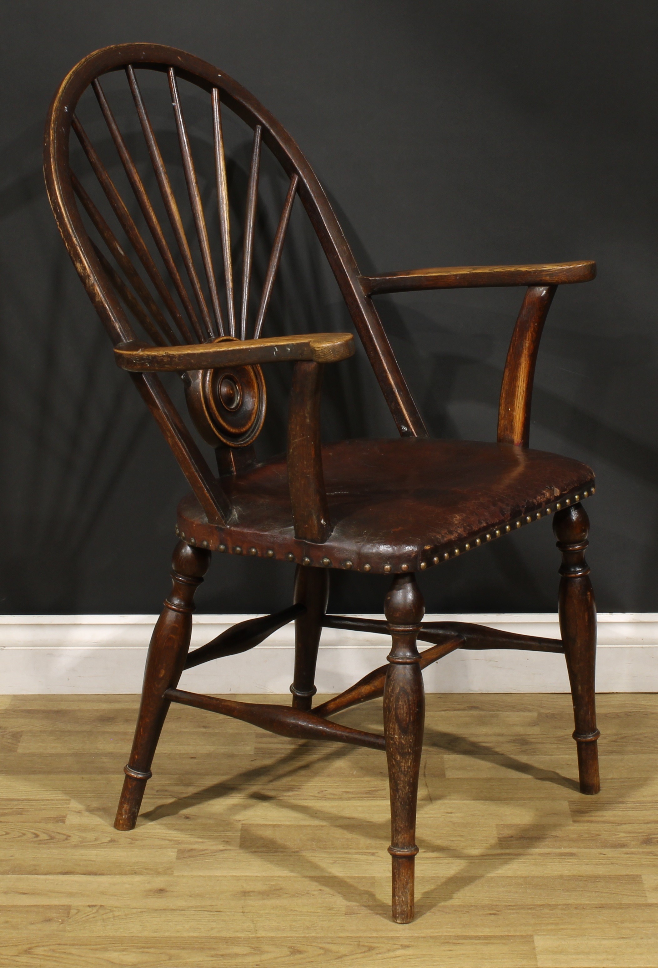 An Arts & Crafts period oak Windsor elbow chair, hoop back with nine spindles radiating from a - Image 2 of 4