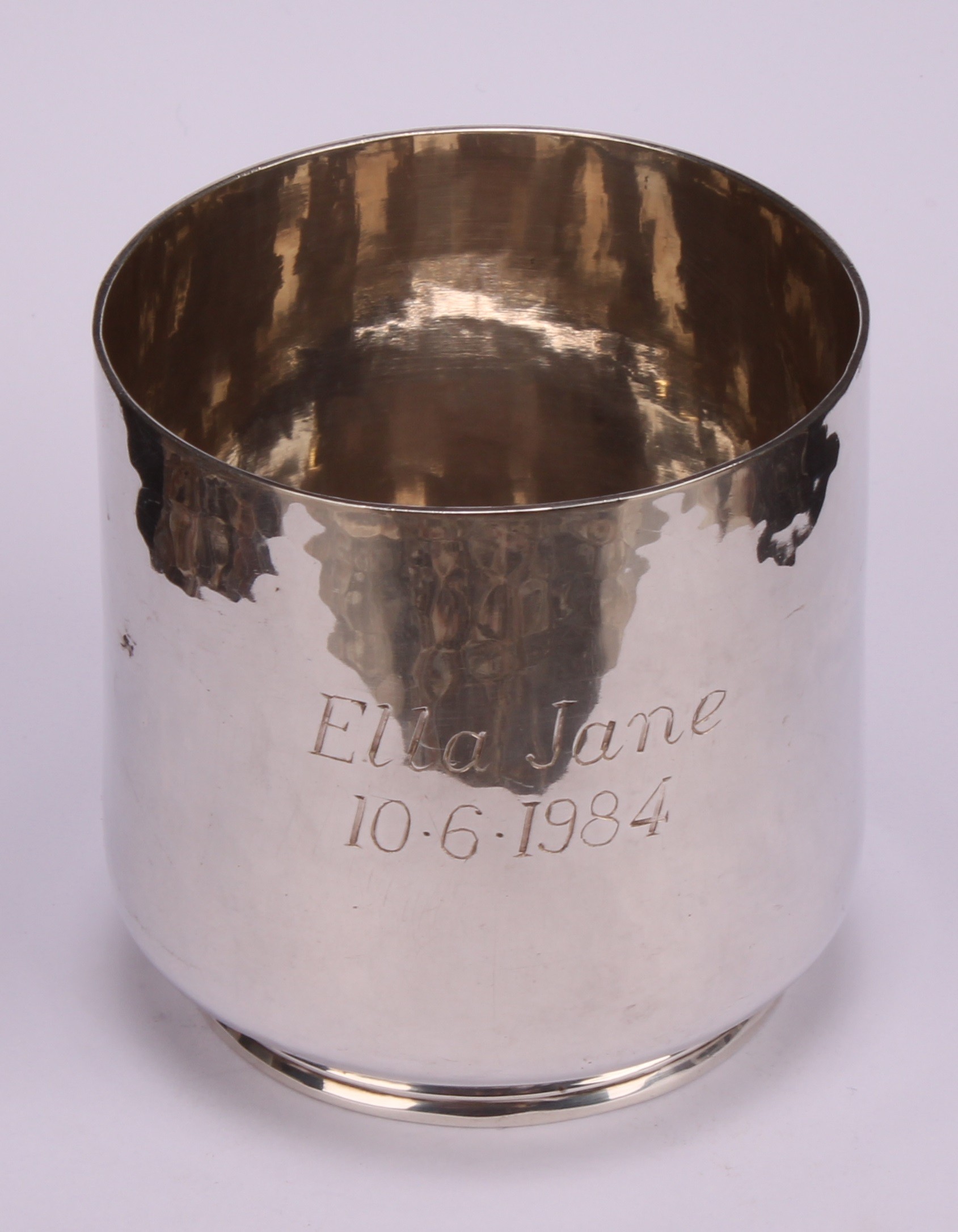 Guild of Handicraft - an Arts and Crafts style silver beaker, applied with a mouse, on a planished - Image 2 of 4