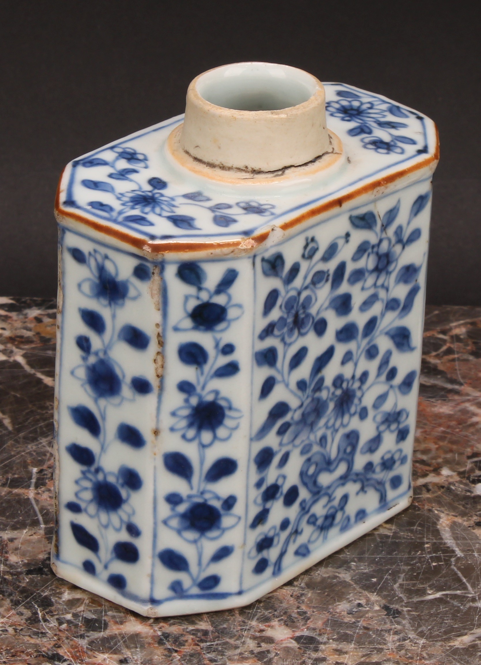 A Chinese canted rectangular tea caddy, painted in tones of underglaze blue with flowers and leafy - Image 7 of 8