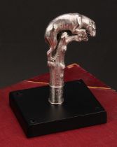 A Victorian silver novelty walking cane handle, cast as a tiger climbing a tree, 10cm long, London