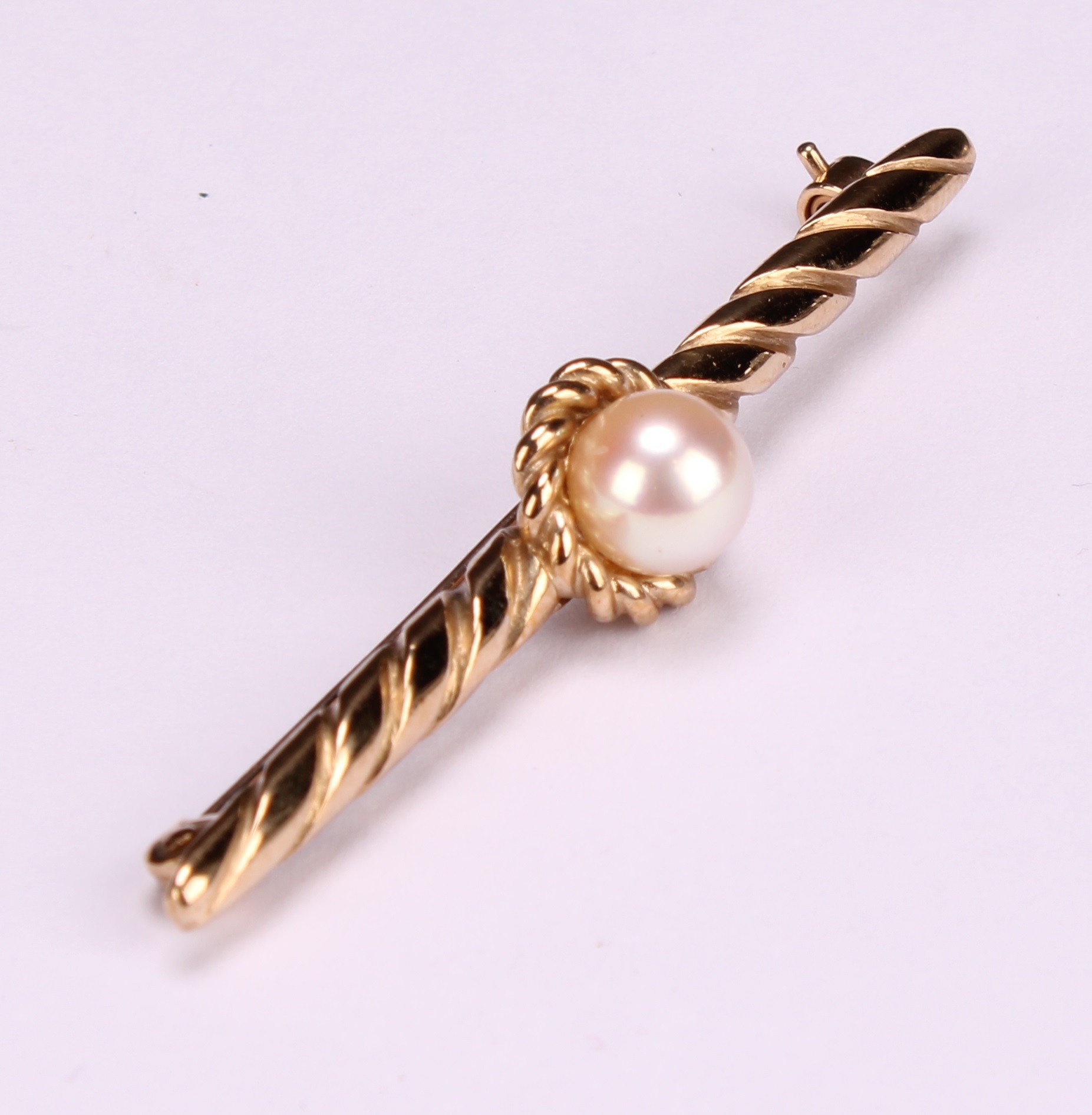 A 9ct gold and pearl tie pin, the central cultured pearl set within a rope twist circular border - Image 3 of 4