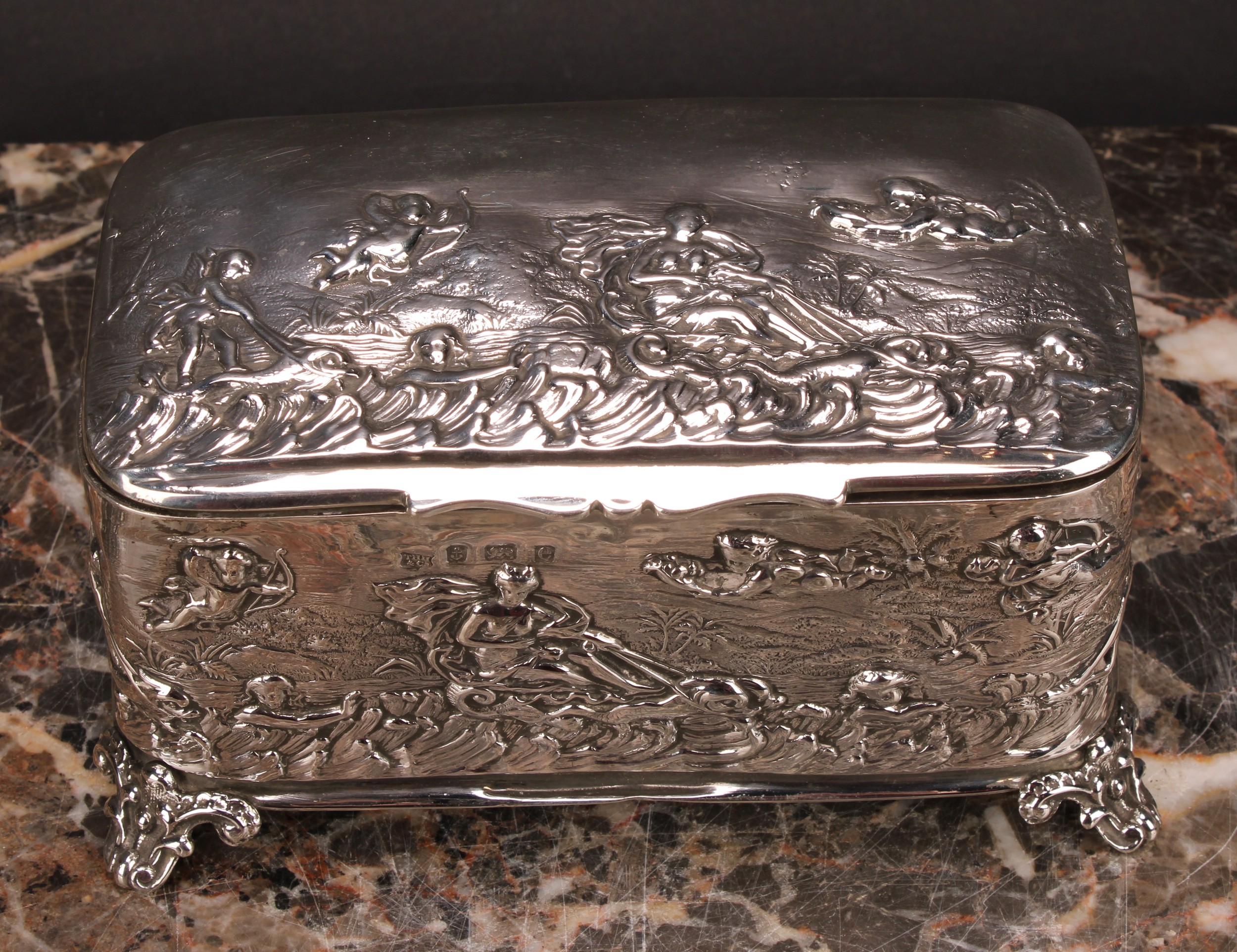 An Edwardian silver rounded rectangular casket, embossed after the antique with Venus in a chariot - Image 3 of 7