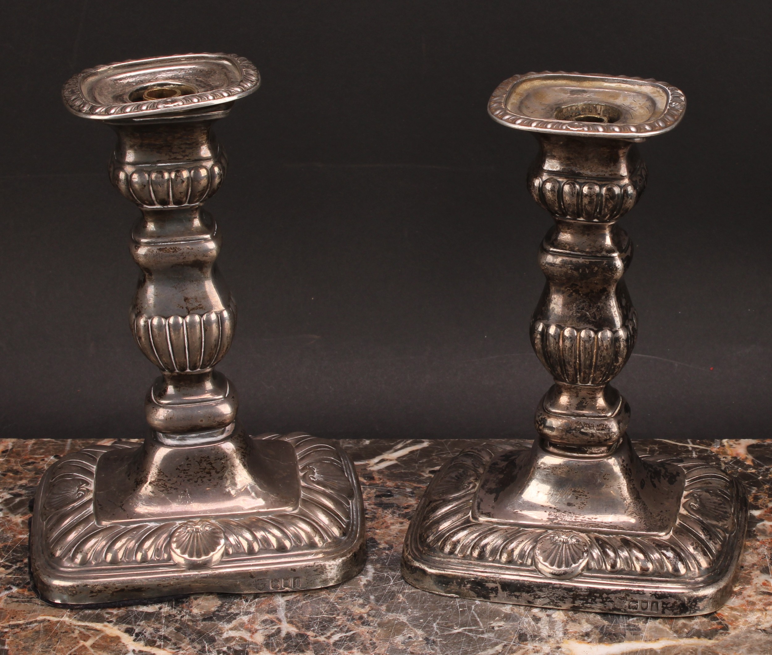 A pair of Edwardian silver rounded rectangular candlesticks, fluted borders, shells to bases, 18cm - Image 2 of 6