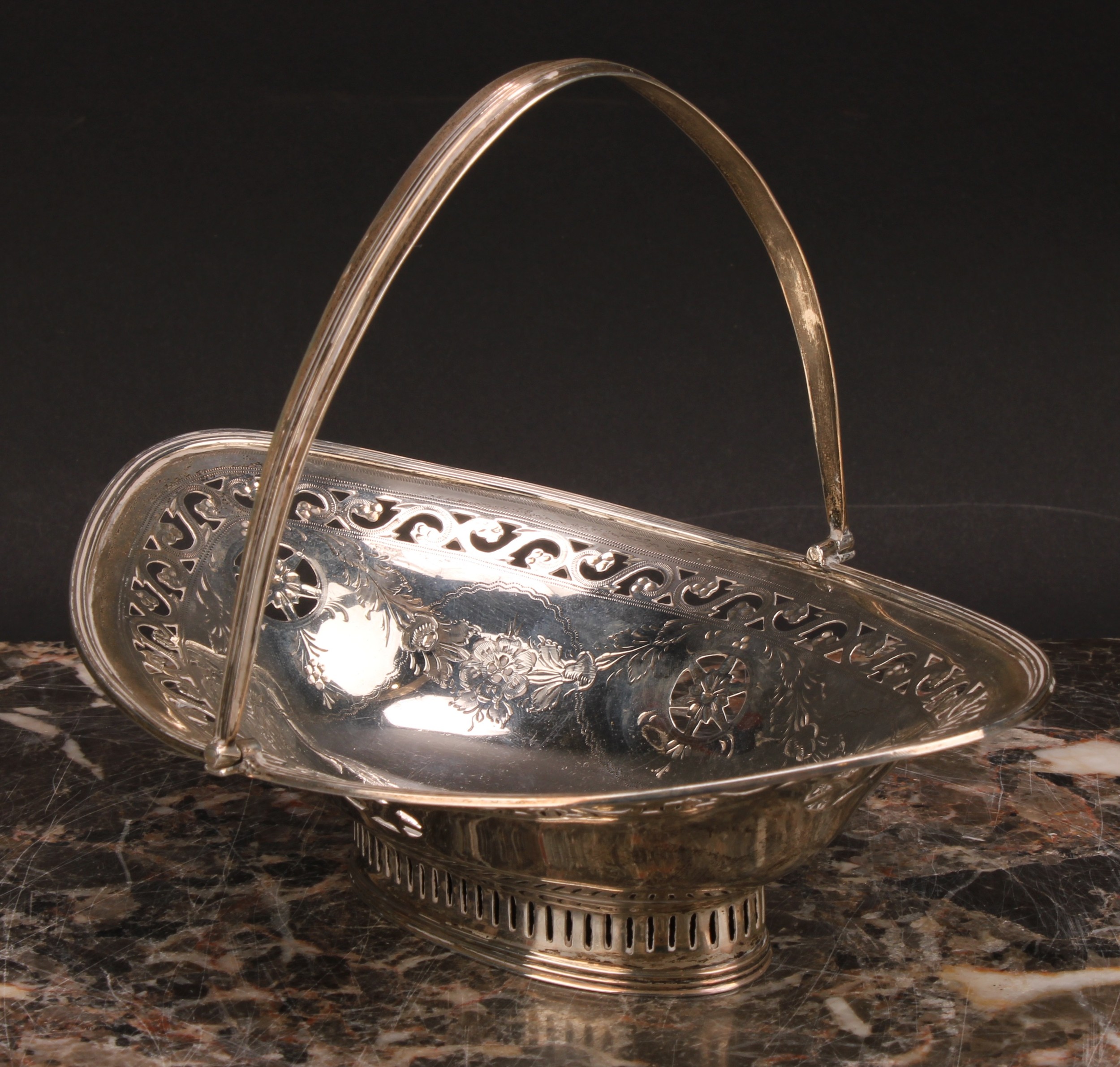 An Edwardian silver navette shaped swing-handled sweetmeat dish, pierced and bright-cut engraved - Image 3 of 5