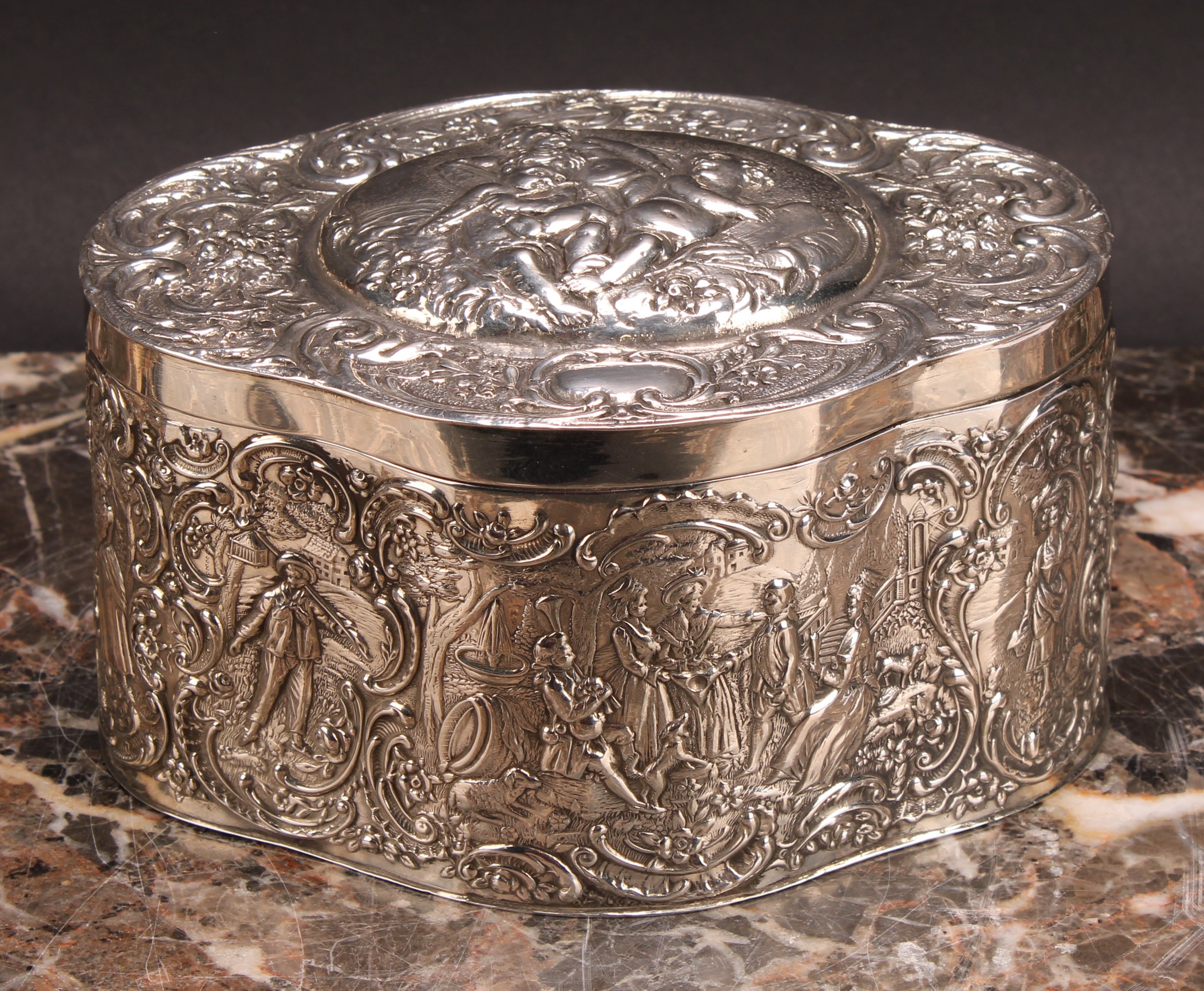 A Continental silver coloured metal oval quatrefoil biscuit box or tea caddy, repousse chased with - Image 2 of 4